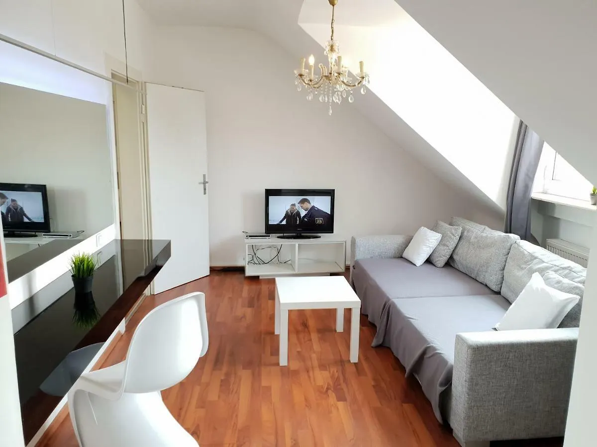 House With 3 Apartments In Nurnberg City 0*, ニュルンベルク